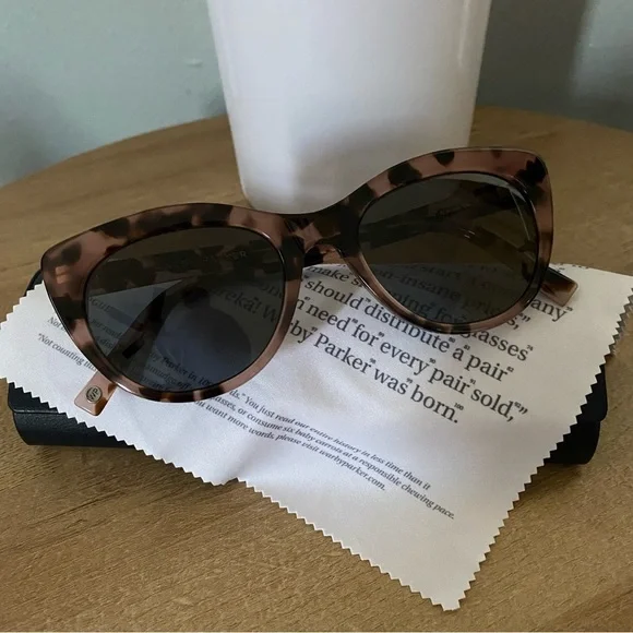 Warby Parker Tilley 285 52-19-145 Sunglasses with Case - Picture 3 of 13